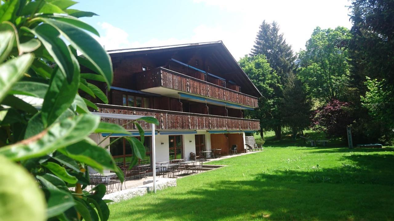 Hotel Alpine Lodge Gstaad Exteriör bild